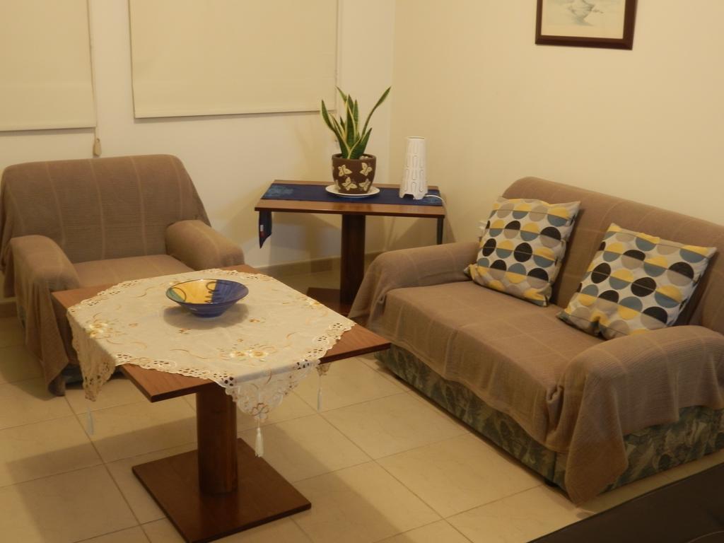 Byreva Apartments Paphos Zimmer foto