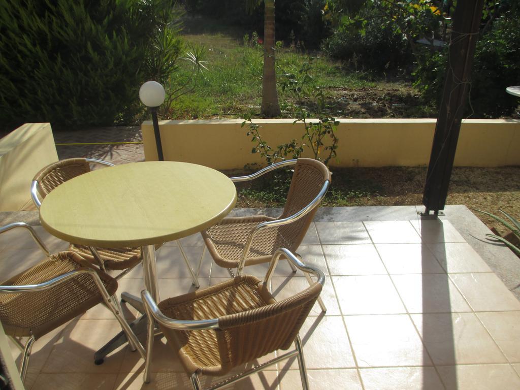 Byreva Apartments Paphos Zimmer foto